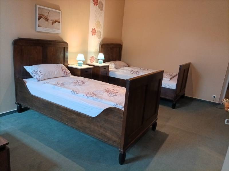Doppelzimmer mit 2 Einzelbetten und eigenem Bad