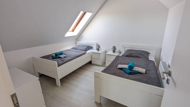 Apartment mit 4 Zimmern und 8 Einzelbetten und 2 eigenen Bädern