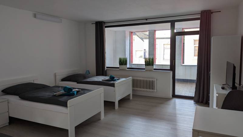 Apartment mit 3 Zimmern und 6 Einzelbetten und eigenem Bad
